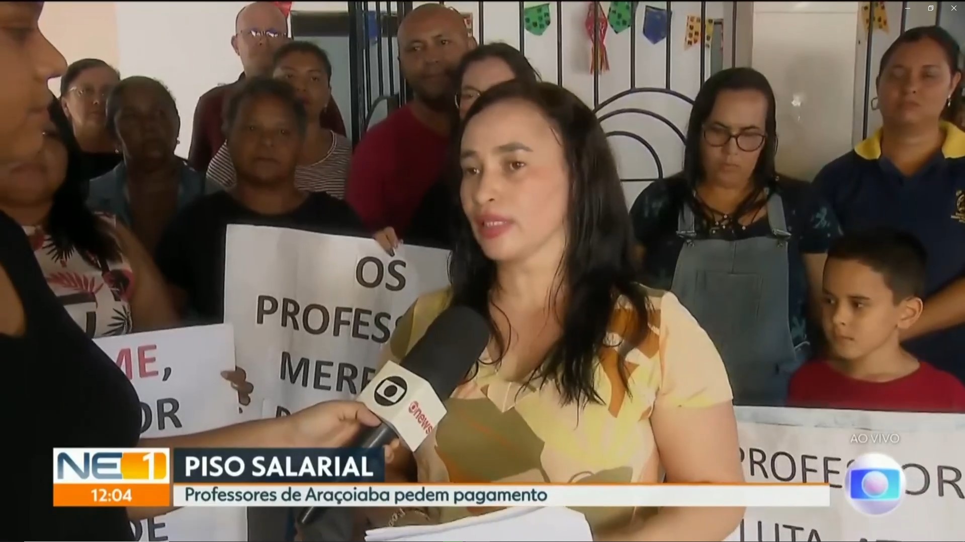 Professores de Araçoiaba cobram pagamento de piso salarial