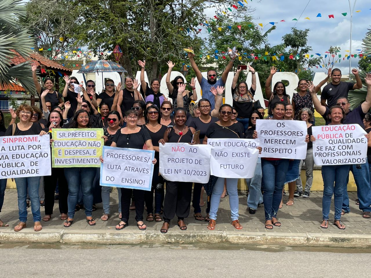 SINPROME faz movimento pacífico nas ruas de Araçoiaba