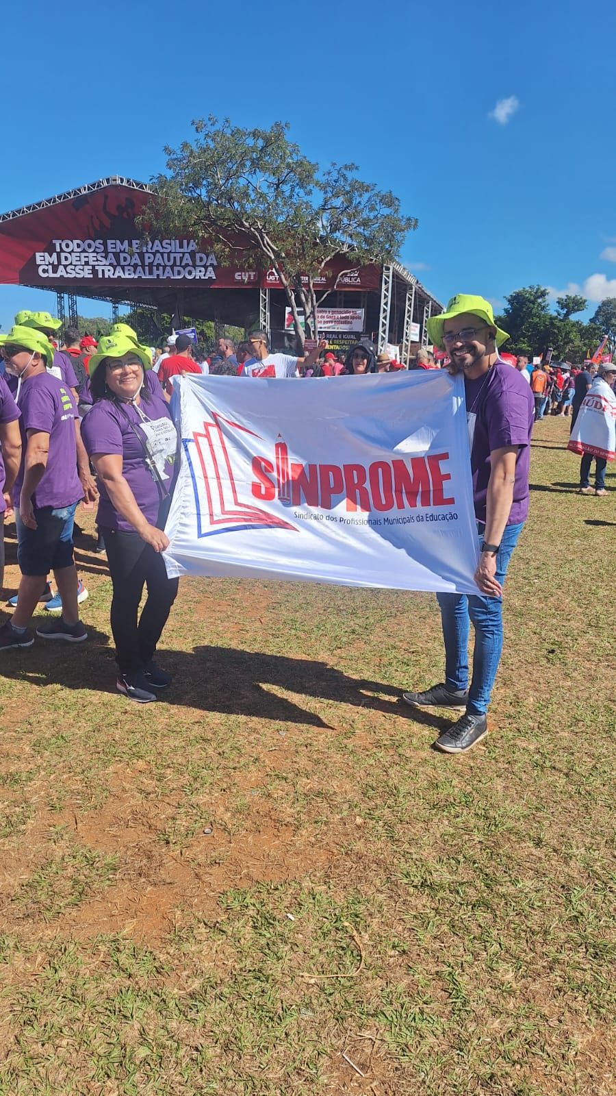 Categoria dos Profissionais de Educação do município de Araçoiaba, Tracunhaém, Paudalho e Buenos Aires presente em Brasília na Marcha Nacional da Classe Trabalhadora